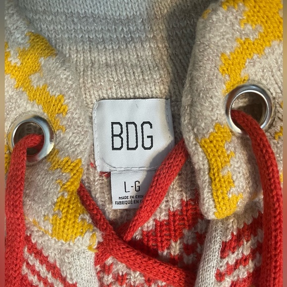 Warm crop sweater, apres ski style - Picture 3 of 4